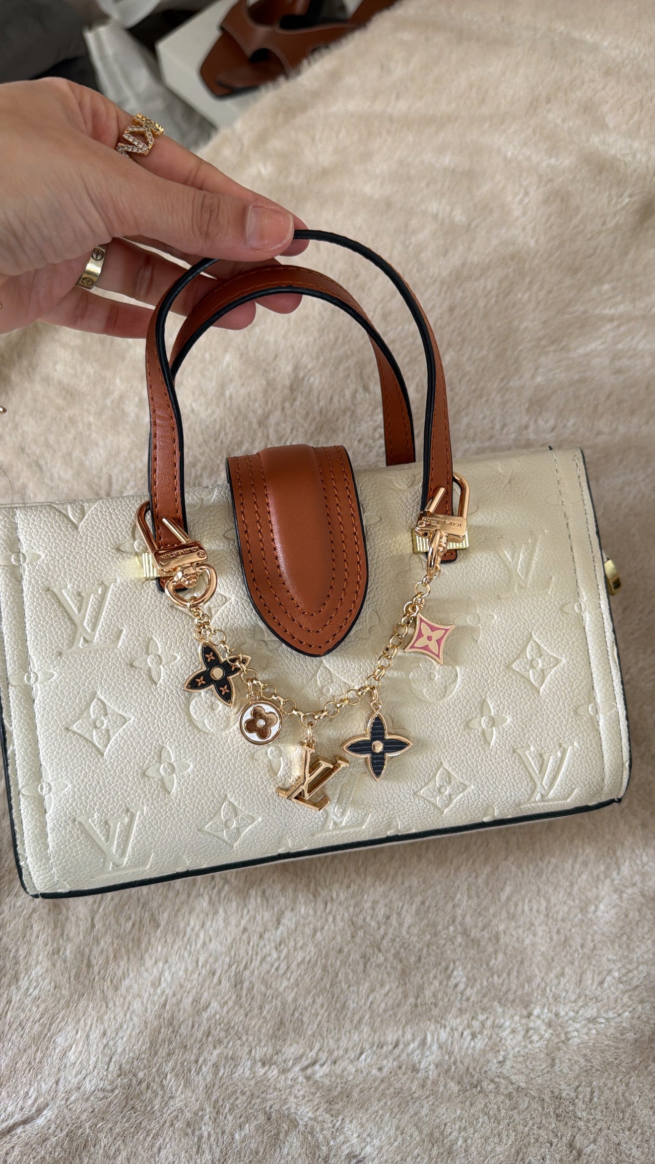 CHARM CLASSY