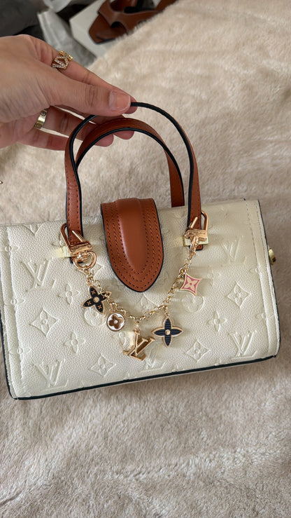 CHARM CLASSY